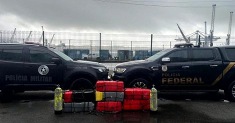 Imbituba / Operação do Bope e da PF encontra 277 quilos de cocaína em casco de navio