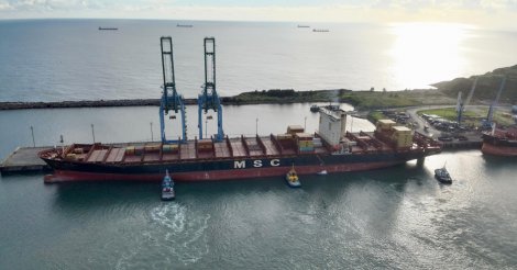 Imbituba / Porto da cidade recebe maior navio de sua história