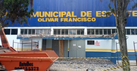 IMBITUBA / Prefeitura inicia manutenção da fachada do Ginásio Olivar Francisco