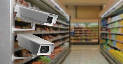 Imbituba / Presos que trabalham em supermercado são flagrados furtando caixas de cerveja
