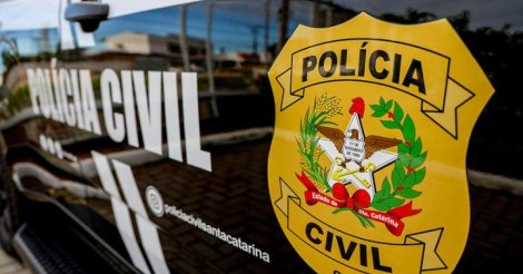 IMBITUBA / Suspeito de tentativa de homicídio e roubo é preso escondido em porta-malas