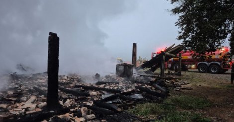 Incêndio destrói pavilhão em Nova Veneza