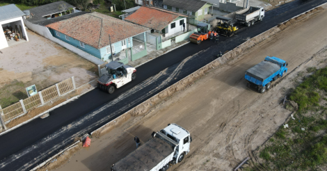Iniciada pavimentação asfáltica em trecho da Rua João de Araújo, no bairro de Nova Brasília