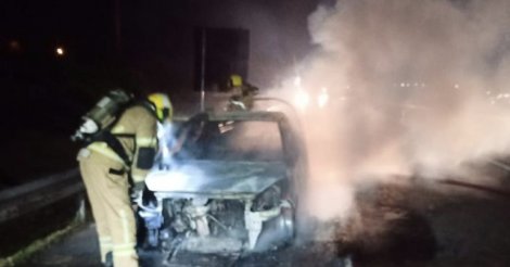 Jaguaruna / Carro pega fogo na BR-101 e cinco ocupantes escapam ilesos