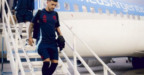 Jogadores do Flamengo sofrem tentativa de assalto e carro de goleiro Rossi é baleado no RJ