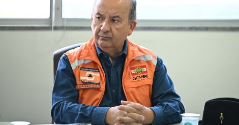 Jorginho Mello volta ao comando de SC após fortes chuvas atingirem o Estado