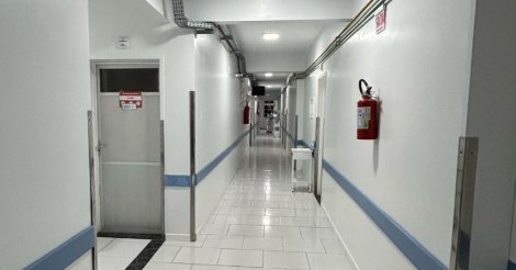 Laguna / Hospital conclui reforma e pintura de corredores feita com doações pela conta de energia