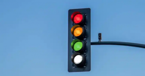 Luz branca nos semáforos pode mesmo melhorar o trânsito? Veja o que diz o CTB