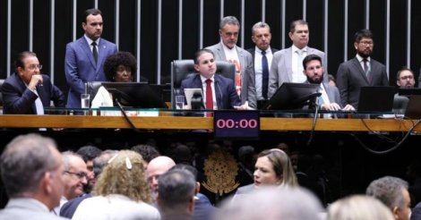 Maioria dos deputados de SC vota contra PEC que propõe fim à escala 6x1; veja a lista