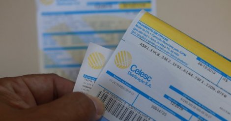 Mais de 20 mil clientes de energia elétrica em SC foram cobrados indevidamente; entenda