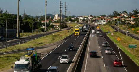 Mais de 770 mil veículos devem passar pela BR-101 durante o feriado de Tiradentes