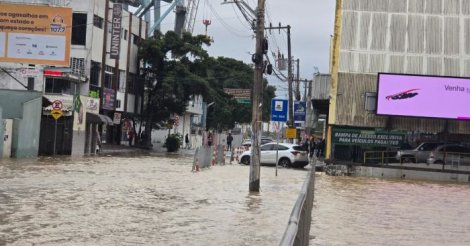 Maré alta coloca trânsito de Itajaí em alerta nesta segunda-feira (13)