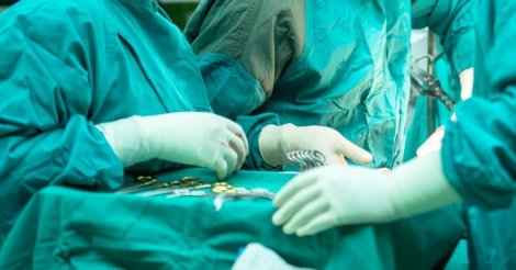Médico foragido é preso após ser condenado por morte de bebê durante parto em SC