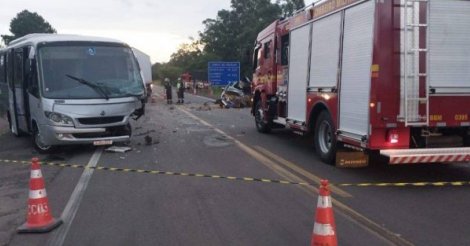 Micro-ônibus com placas de Garopaba se envolve em acidente no RS