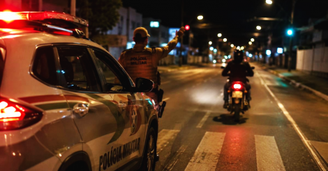 Motociclista foge da PM por cerca de 40 km entre Imbituba e Laguna e é atingido por bala de borracha