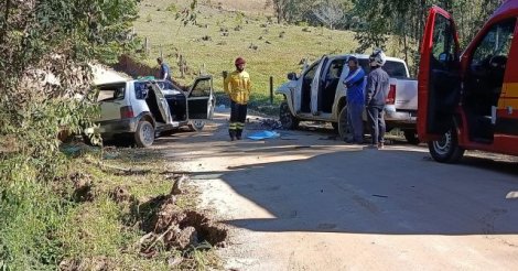 Motorista morre após colisão frontal entre carro e caminhonete no Sul de SC