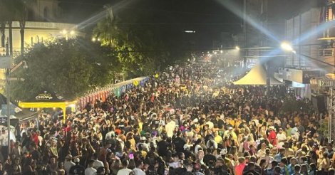Multidão toma conta de avenida no Carnaval de Braço do Norte