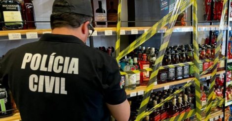 Operação conjunta apreende 200 garrafas de bebidas irregulares em Tubarão
