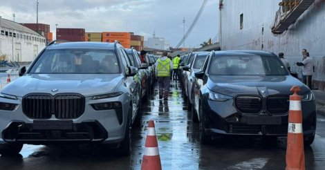 Operação milionária: mais de 300 carros de luxo desembarcam em porto de SC