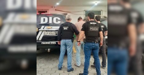 Pai é preso após condenação de mais de 36 anos por estupro da filha de 13 anos em SC