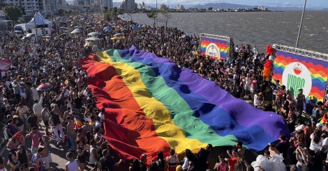 Parada LGBTI+ de Florianópolis terá Wanessa Camargo, Rita Cadillac e expectativa de 100 mil pessoas