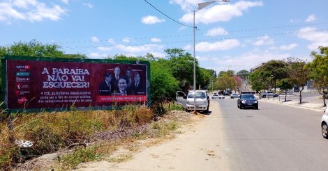 Polêmica dos outdoors de Hugo Motta volta ao debate político; entenda o caso