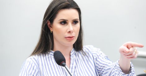 POLÍTICA / Carol De Toni fora do PL e com apoio de Bolsonaro