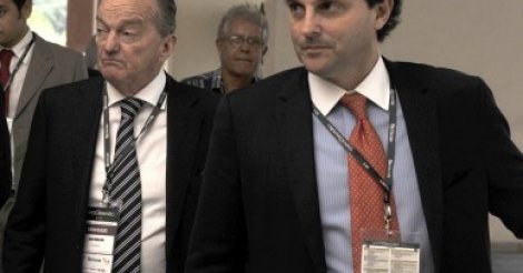 POLÍTICA / Racha no clã