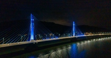 Ponte Anita fica azul em conscientização ao autismo