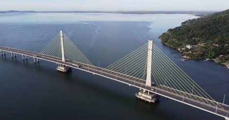 Ponte Anita Garibaldi celebra 10 anos com nova iluminação em Laguna