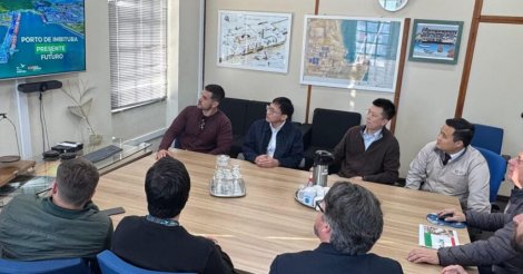 Porto de Imbituba recebe visita de líder chinesa em maquinário pesado