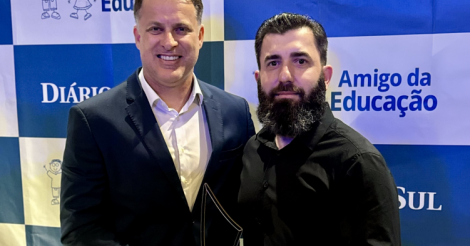Prefeito de IMBITUBA é homenageado em evento que reuniu lideranças do sul catarinense