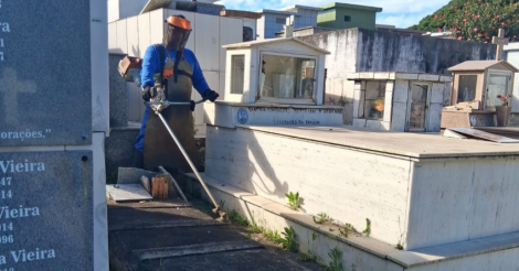 Prefeitura de Imbituba realiza limpeza dos cemitérios para o feriado de Finados