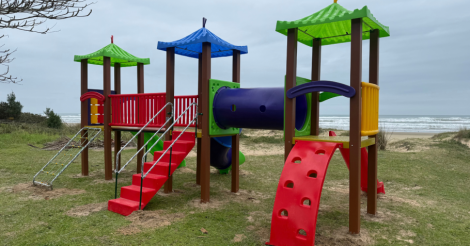 Prefeitura inicia instalação de novos parques infantis em diferentes pontos de Imbituba