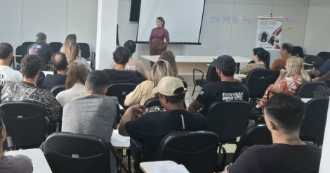 Prefeitura promove palestras para trabalhadores ambulantes que querem atuar na temporada de verão em Imbituba