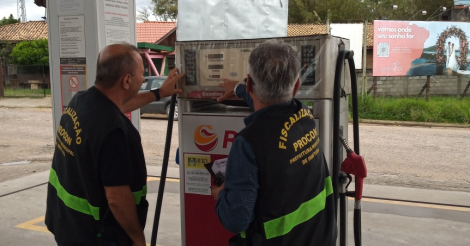 PROCON de Imbituba realiza fiscalização em postos de combustíveis e constata aumento médio de R$ 0,30 na gasolina