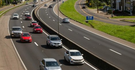 Quase 1,5 milhão de veículos devem circular na BR-101 durante o Réveillon em SC
