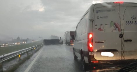 REGIÃO SUL SC / Temporal provoca estragos e granizo é registrado no Sul de SC
