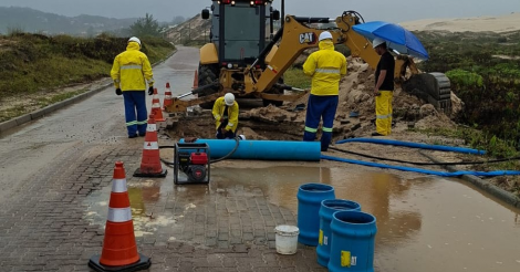 SAMAE conclui reparo após rompimento de adutora na Avenida Baleia-Franca