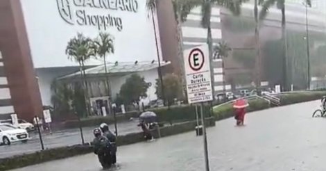 Shopping vira ‘ilha’ após temporal causar alagamentos em Balneário Camboriú