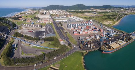 Tarifaço de Trump derruba exportações de SC aos EUA em 19,5% em um mês; setor de madeira é o mais afetado