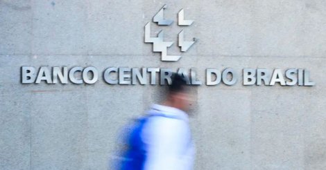 Taxa Selic a 15%: BC mantém juros pela terceira vez seguida e sinaliza cautela