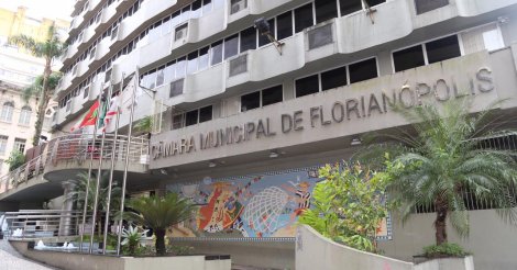 TCE/SC manda Câmara Municipal de Florianópolis regularizar cargos e apurar devolução de valores