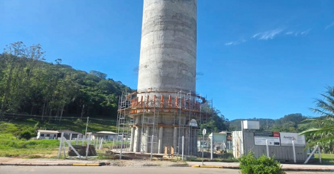 Torre de Pisa: obras avançam e réplica tem cinco andares concluídos no Sul de SC