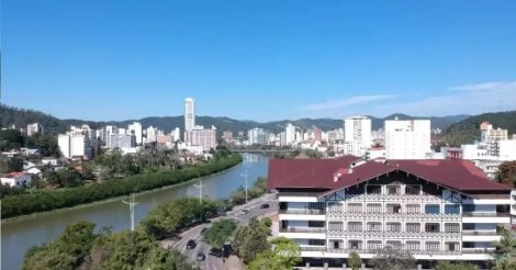 Transferência milionária da prefeitura à câmara pode afetar serviços em Blumenau
