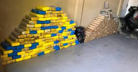 Trio é preso com cerca de 800kg de maconha e 50kg de cocaína em propriedade rural em SC