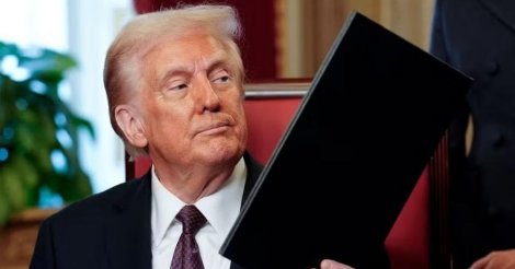 Trump anuncia tarifa de 10% para produtos importados do Brasil