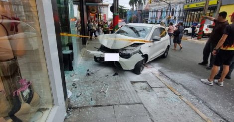 Tubarão / Carro invade loja no município após motorista passar mal