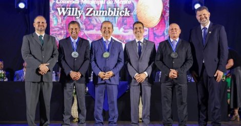 Tubarão / Governador, deputado e empresário recebem Comenda Willy Zumblick 