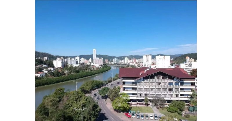 Transferência milionária da prefeitura à câmara pode afetar serviços em Blumenau